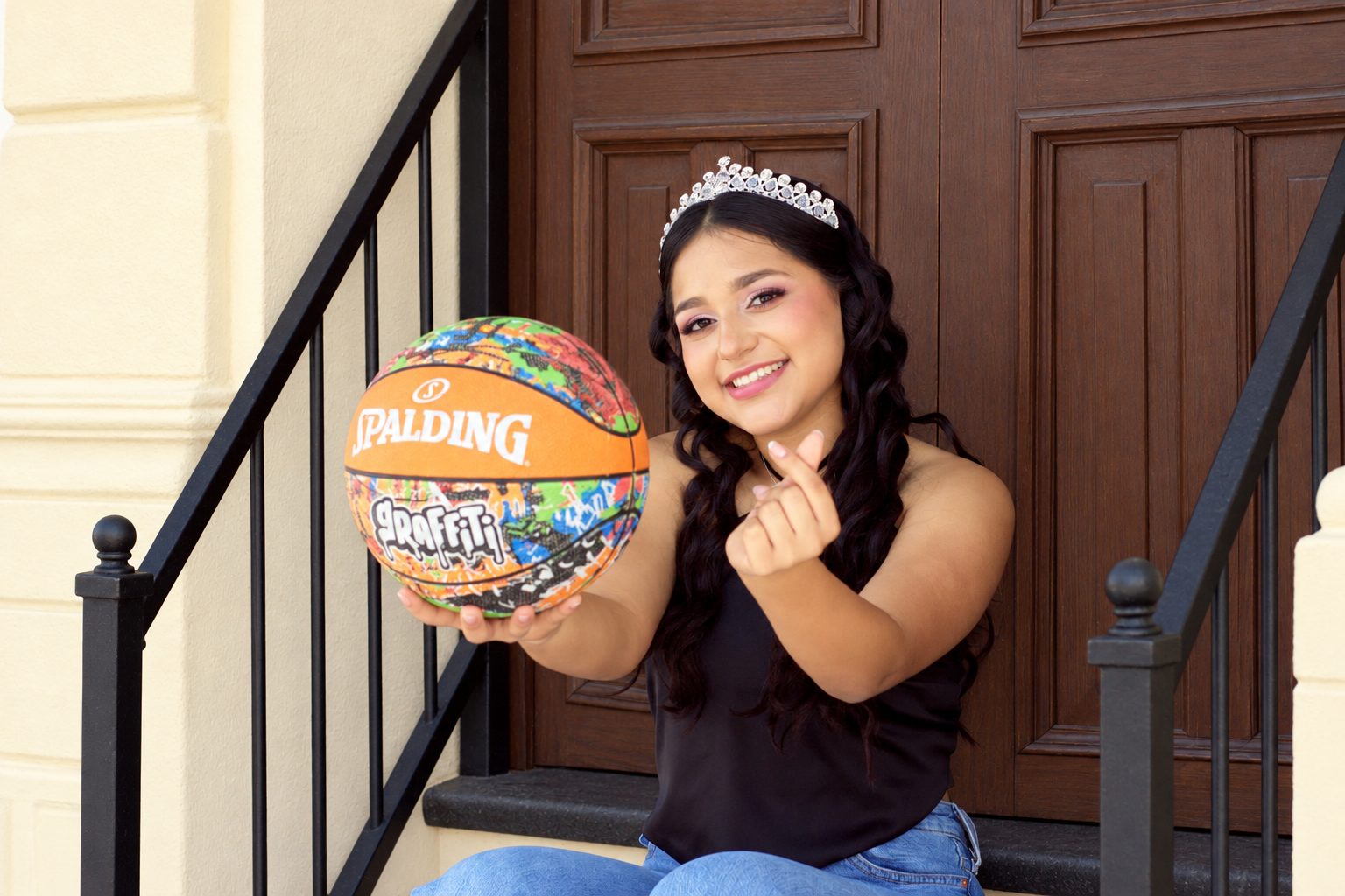 Caroll con un balón de basquetbol